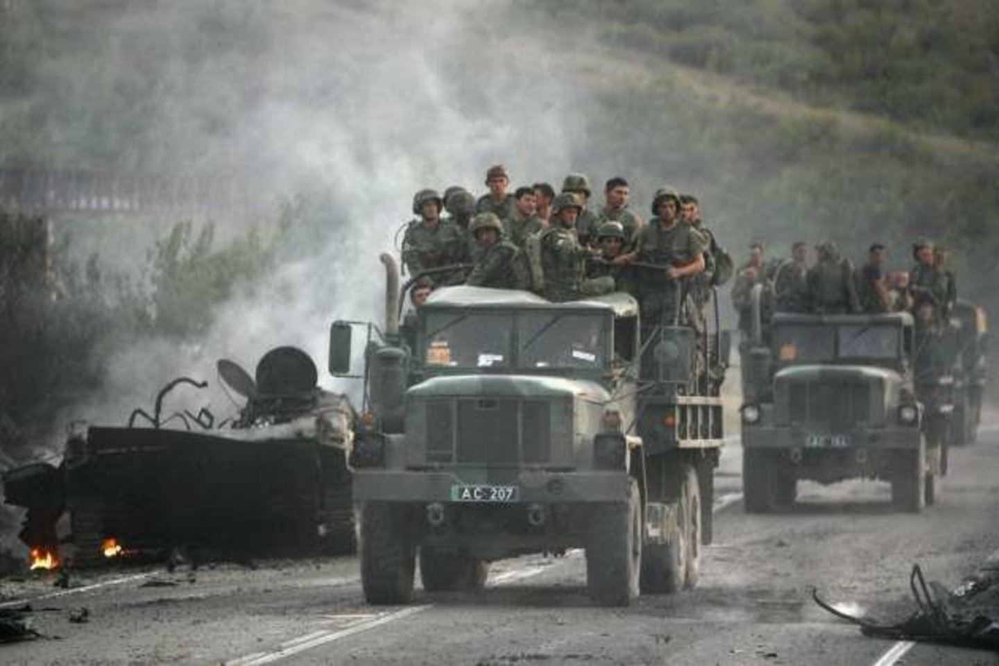 Pabrėžiama, kad 2009 metais buvo toliau militarizuojamos administracinės sienos tarp Gruzijos ir šių konfliktinių zonų.