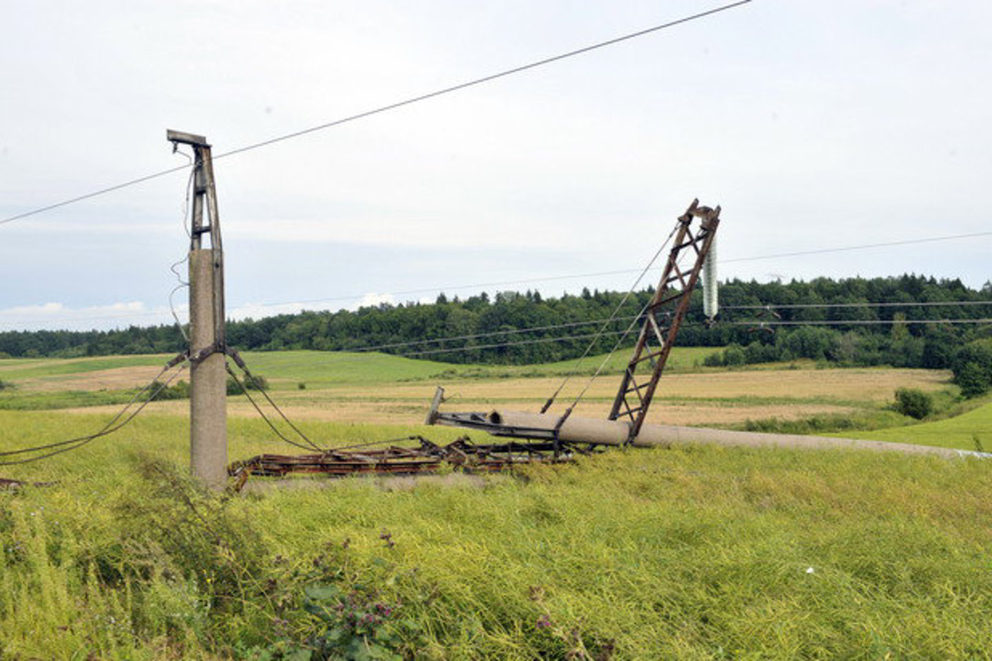 Šiuo metu Varėnos rajone be elektros yra apie 5 tūkst., Alytaus - 400, Trakų rajone - 800 vartotojų.