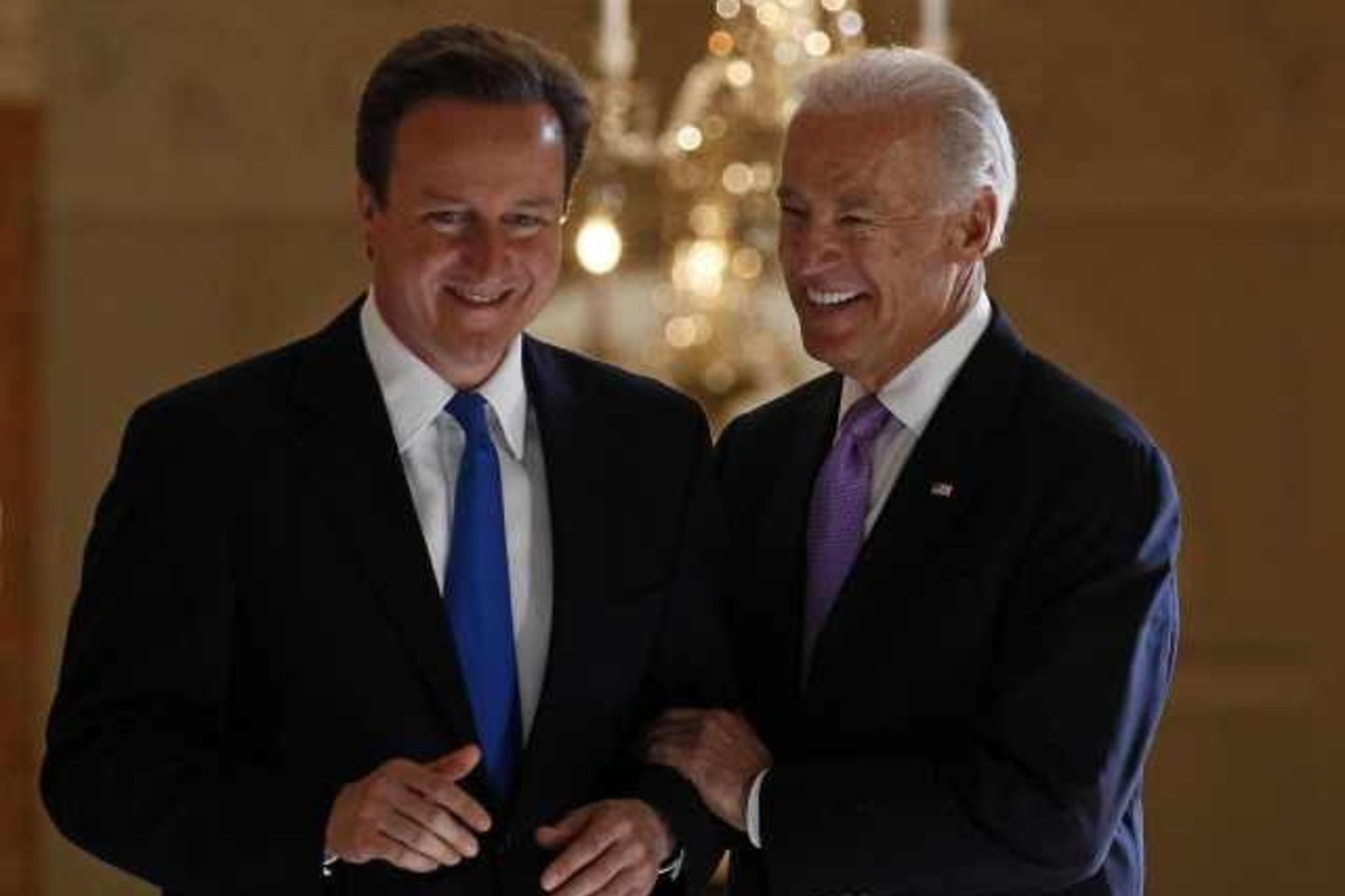 JAV viceprezidento J.Bideno (dešinėje) lėktuvas apgadino kitą orlaivį.