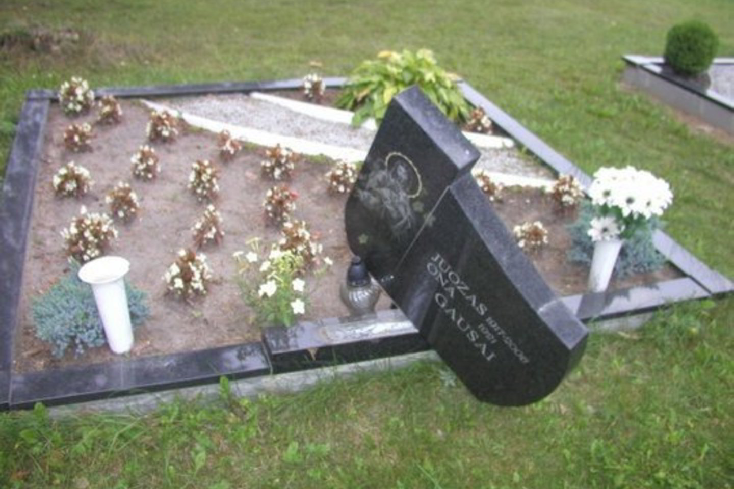 Vandalai nuniokojo apie 200 kapaviečių.