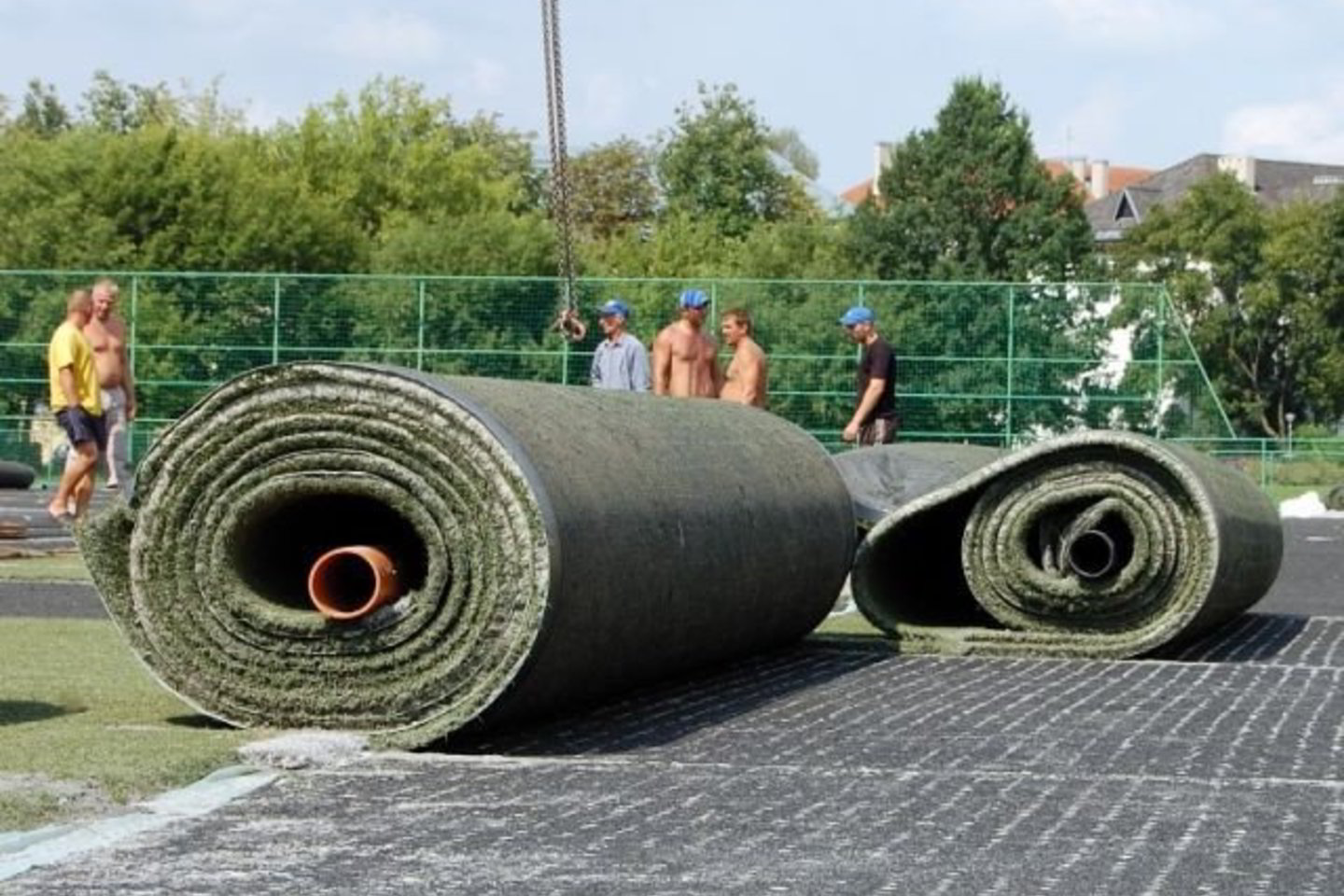 Vienintelė ir pagrindinė sąlyga mokykloms – paruošti pagrindą ir pakloti dangą su profesionalų pagalba iki šių metų pabaigos.