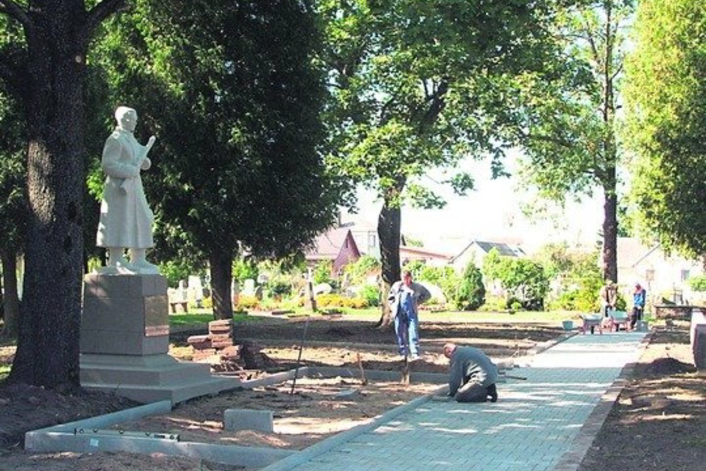 Sovietinių karių kapines tikimasi sutvarkyti iki rugsėjo pabaigos.