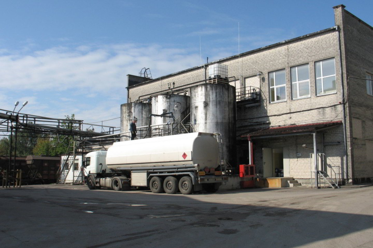 Per parą įmonė pagamina 120 kub. m. dehidratuoto etilo alkoholio.