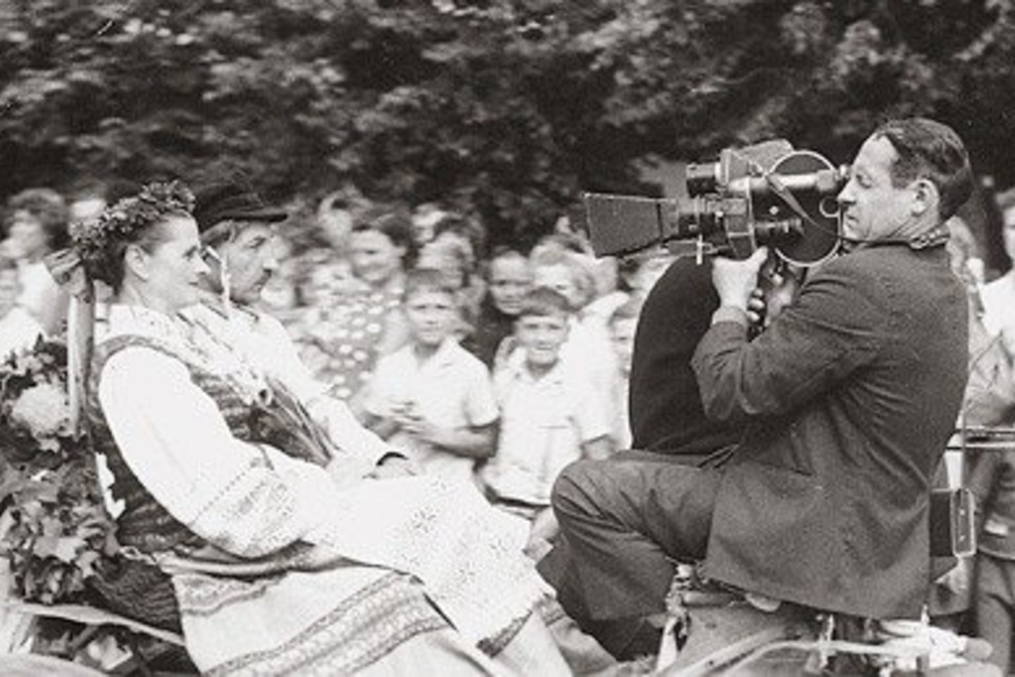 "Čiutyta rūta" - filmuoja R.Verba.