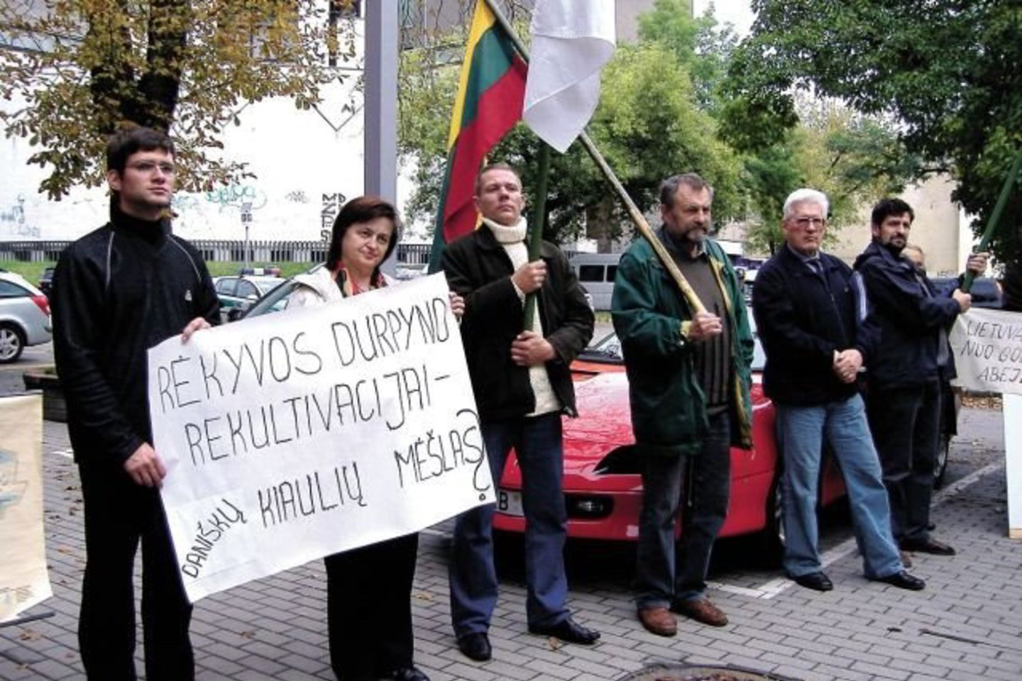 Piketo metu Kauno, Šiaulių ir Radviliškio rajonų gyventojai vardijo didžiųjų verslininkų eiliniams kaimo žmonėms ir gamtai daromą žalą.