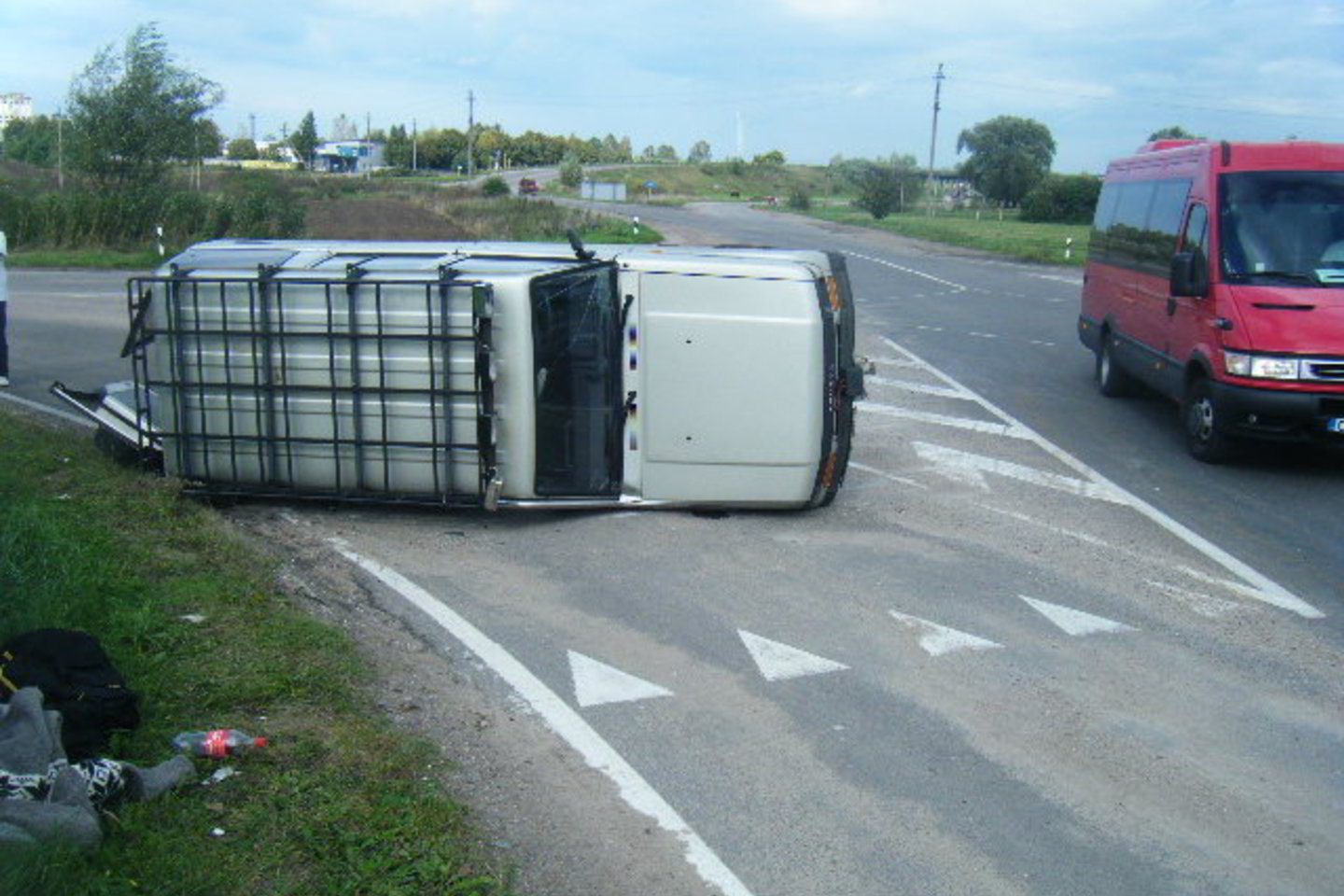 Automobiliu važiavę žmonės nenukentėjo.