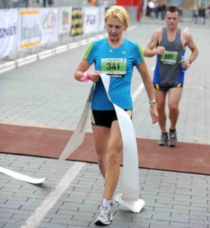 M.Kaminskienė 42 km 195 m įveikė per 3 valandas 12 minučių bei 55 sekundes.