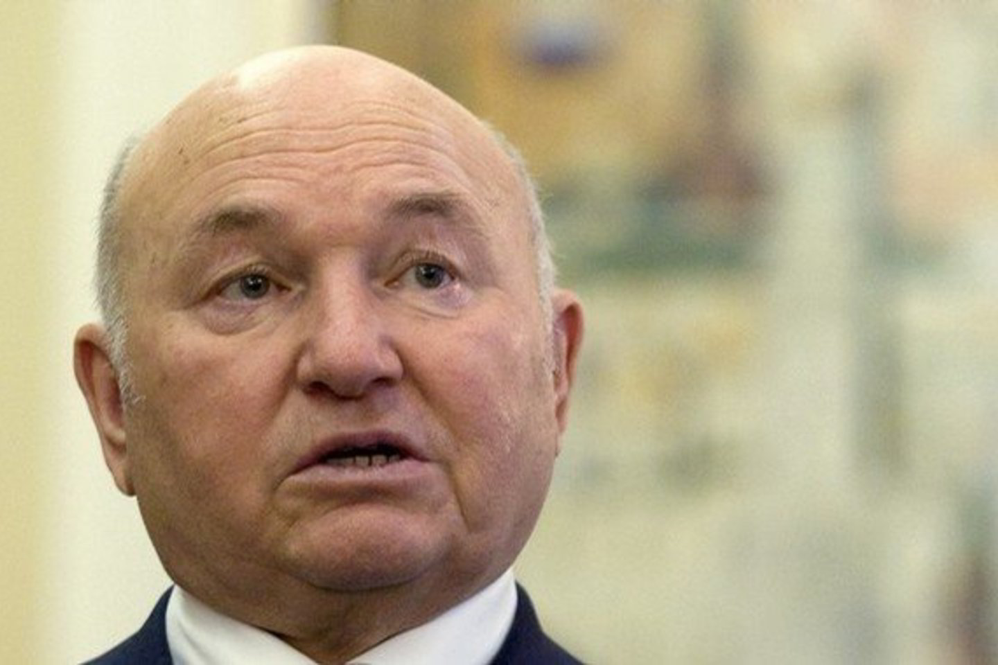 Išėjimas į atostogas susilaukė atgarsių - diskusijų, ar sugrįš J.Lužkovas į darbą po savaitės.