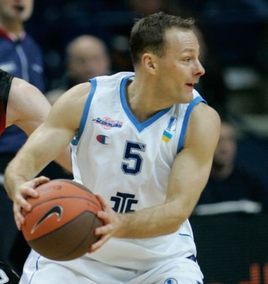 R.Jarutis pelnė 4 taškus.