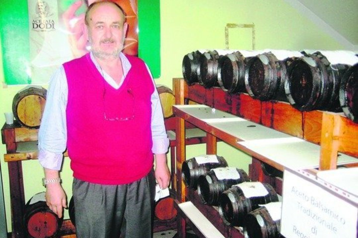 Garsus Emilijos Redžo acto gamintojas R.Dodi piktinasi, kad karamelę, o ne įprastą gamybos būdą naudojantys didieji maisto pramonės koncernai savo produkciją drįsta tituluoti Modenos balzaminiu actu.
