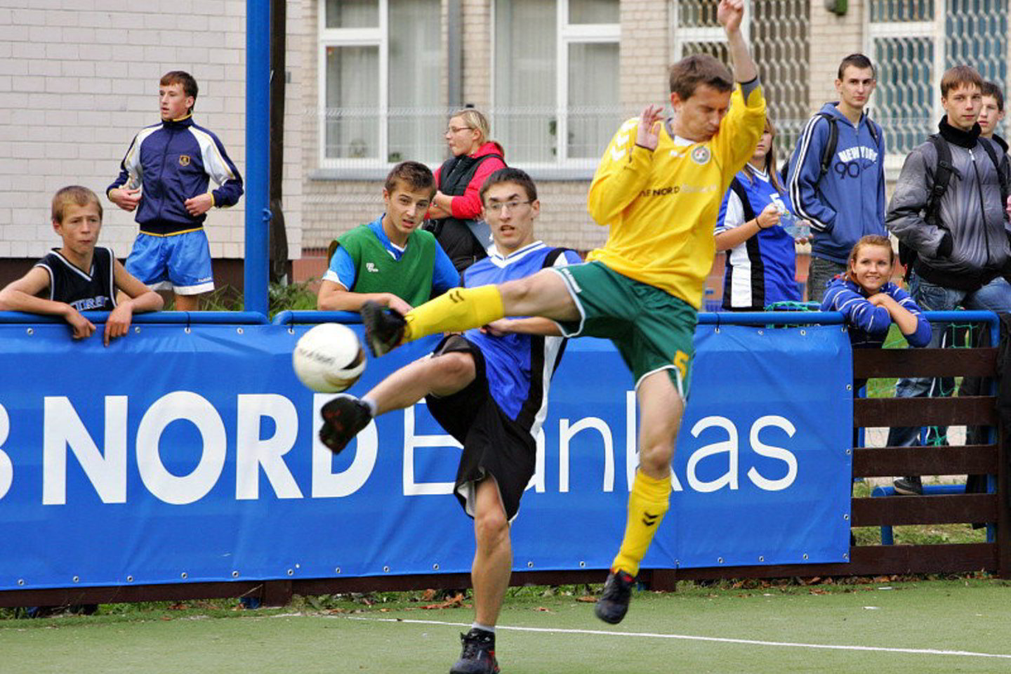 Mokykloje surengtos šventės metu moksleiviai aktyviai dalyvavo smagiuose taiklumo, žongliravimo ir kituose konkursuose, žaidė futbolą tarpusavyje laimėjo įvairių LFF prizų.