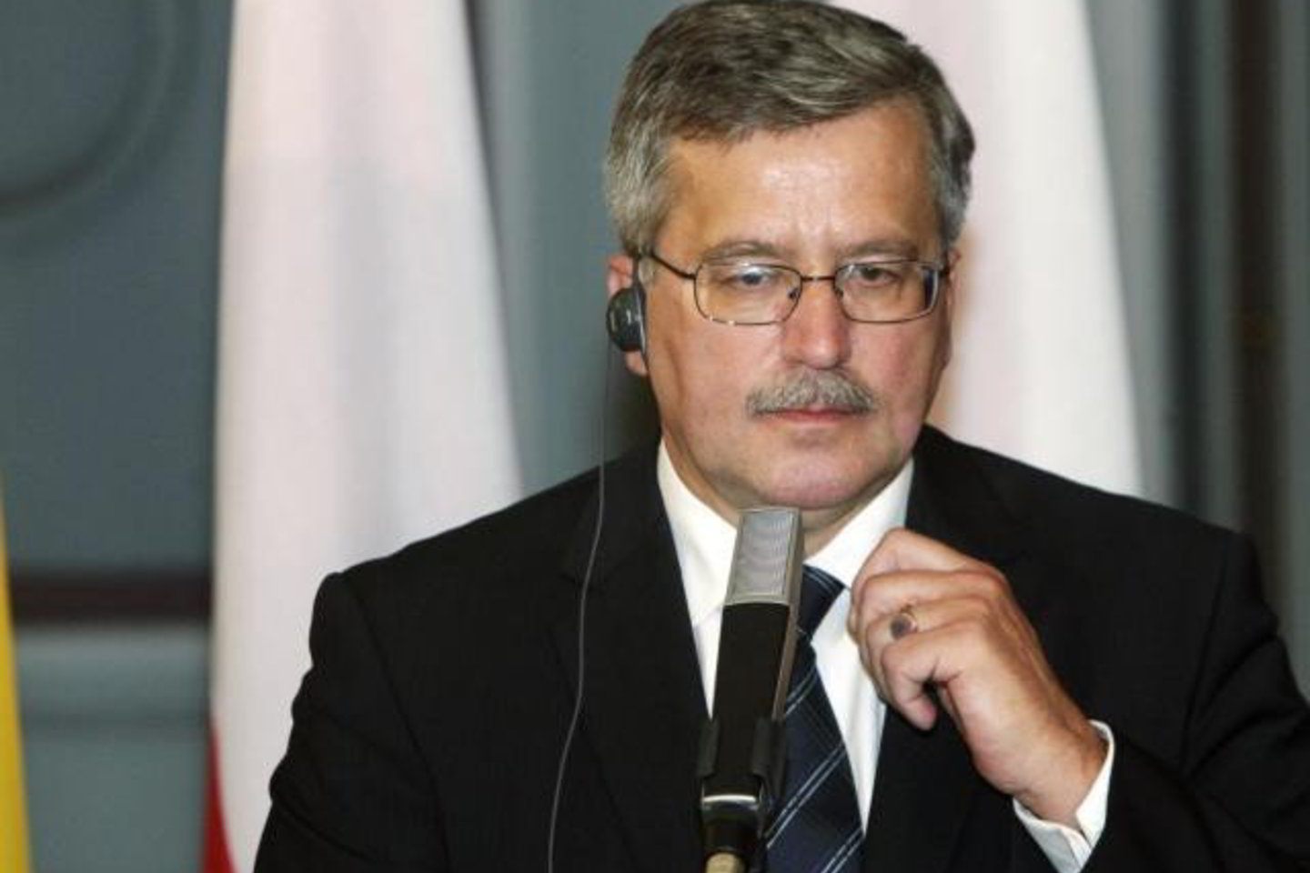 B.Komorowskio veiklą teigiamai vertina 45 proc. respondentų.