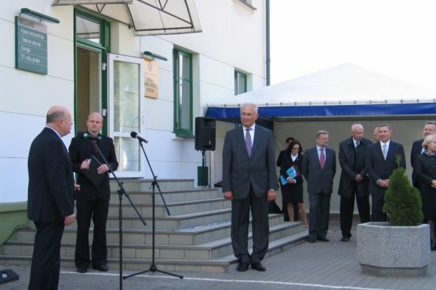 Įvyko iškilmingas konsulato atidarymas.