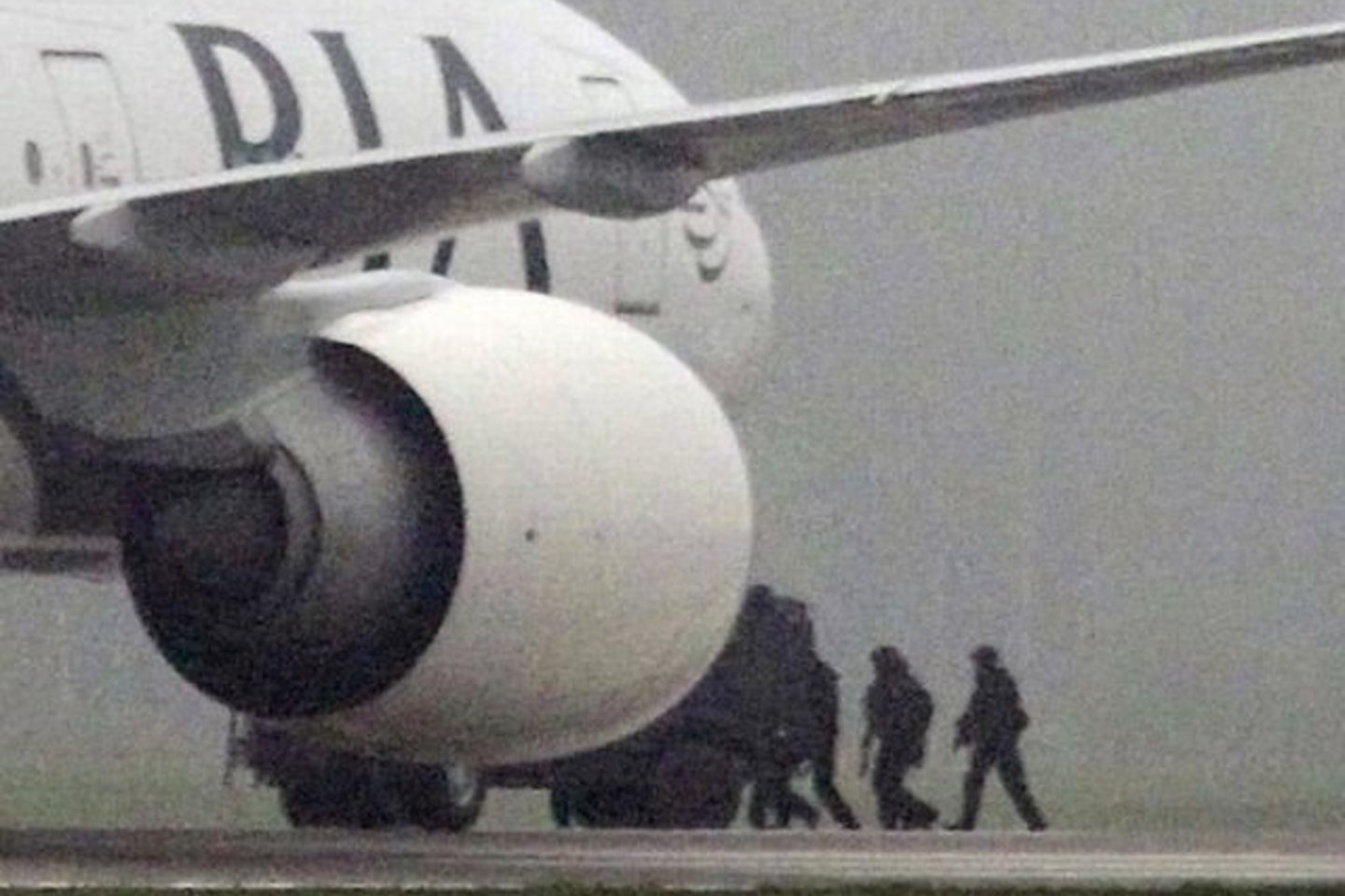 Lėktuvo pilotui buvo nurodyta gauti leidimą leistis „Arlanda“ oro uoste.