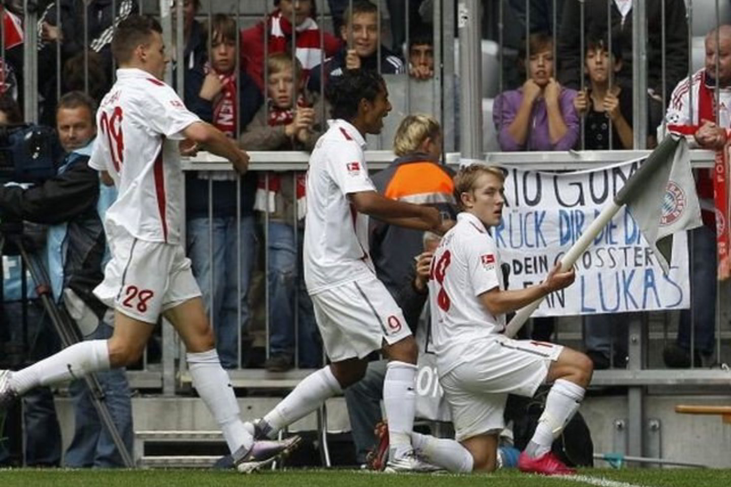 "Mainz" žaidėjai švenčia įvartį.