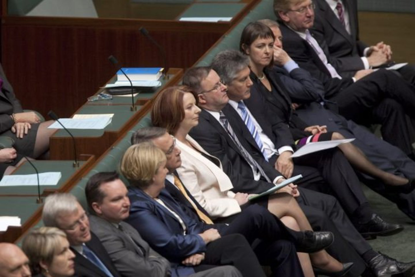 Darbą pradėjo naujasis Australijos parlamentas.