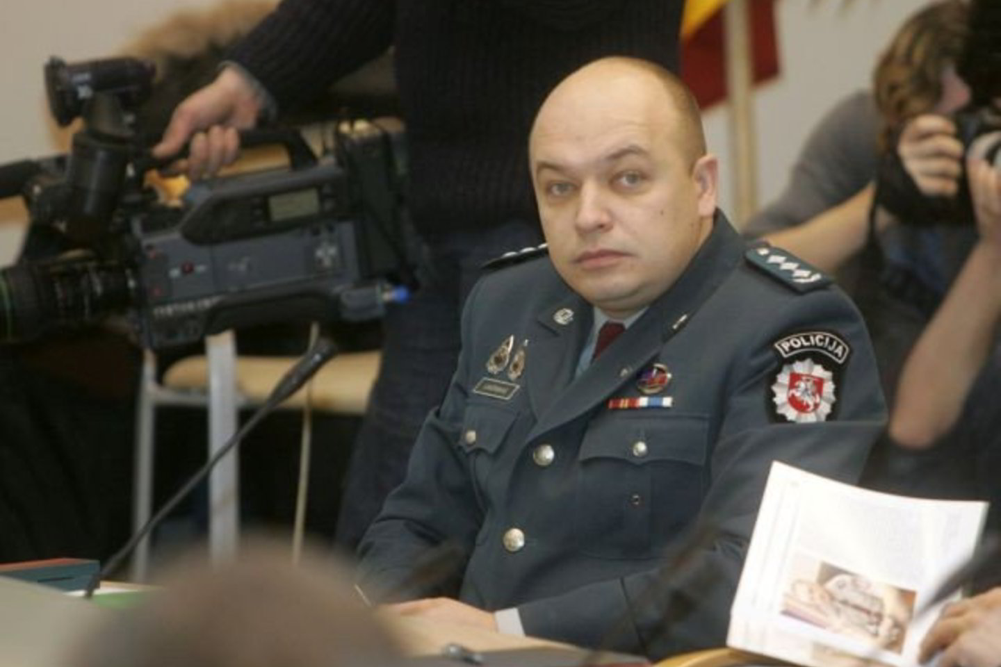 Vilniaus policijos vadovas K.Lančinskas sako, kad sulaikytas jaunuolis konstruktyviai bendrauja su pareigūnais.