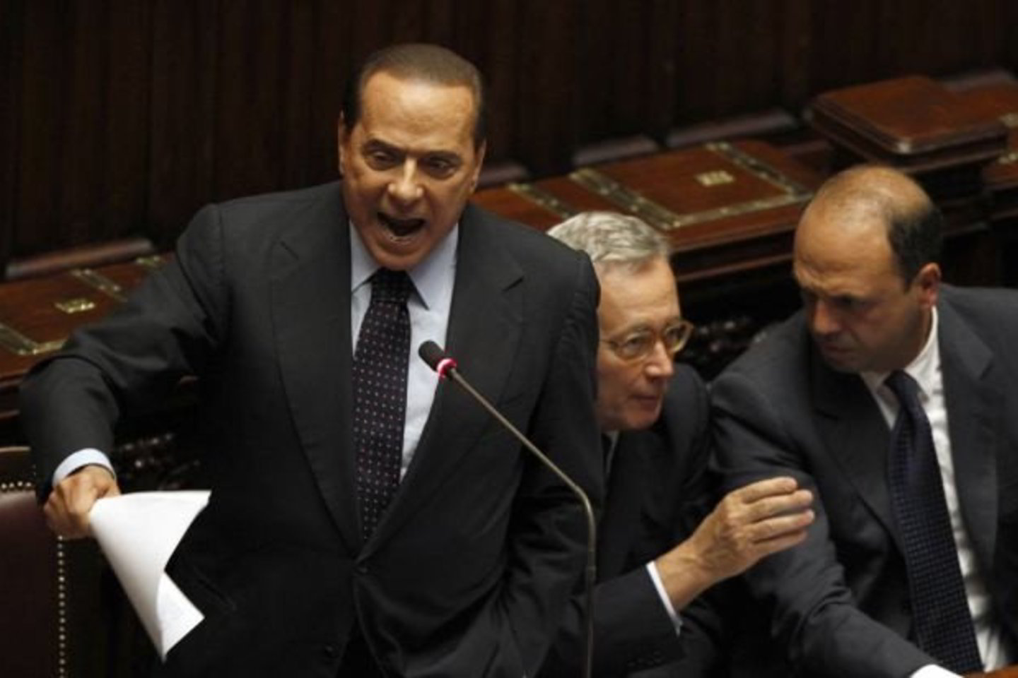 Italijos premjeras S.Berlusconi laimėjo balsavimą parlamente dėl pasitikėjimo jo vyriausybe.
