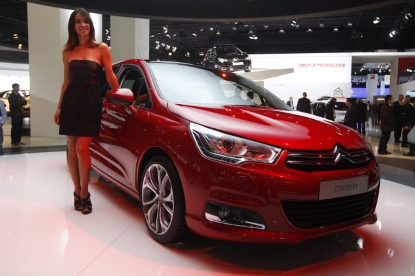 Paryžiaus automobilių parodoje pristatomi naujausi modeliai. "Citroen C4".