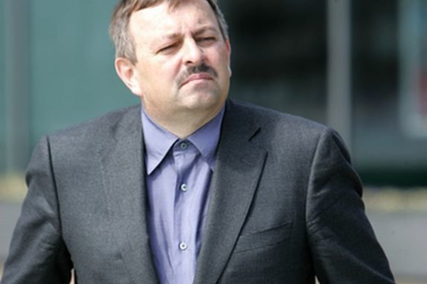 Prieš prezidiumo posėdį, V.Navickas tikino neketinantis atsistatydinti, tik pasiprašė išbraukiamas iš TS-LKD sąrašo būsimuose savivaldybių rinkimuose Vilniuje.