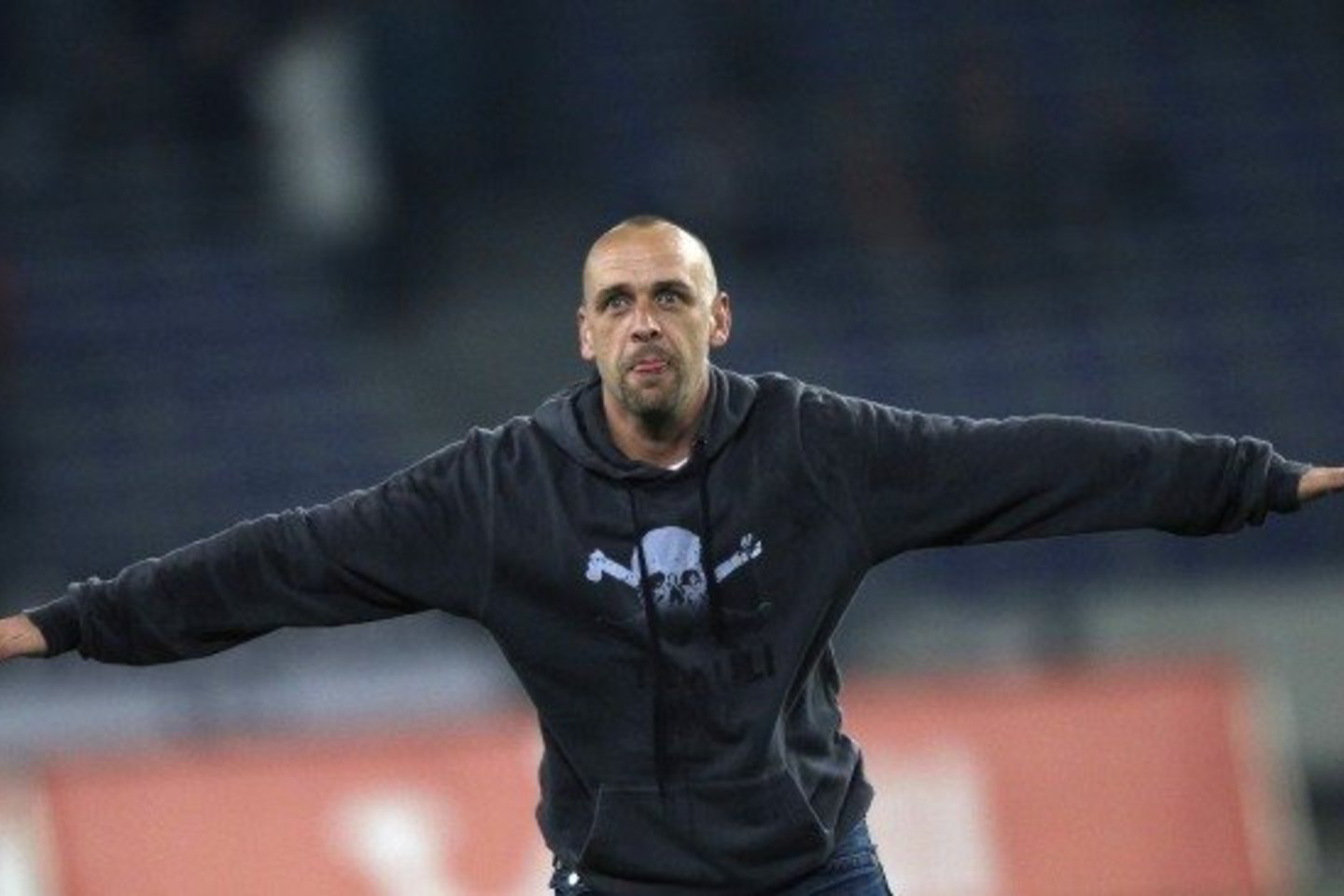 „FC St.Pauli“ treneris H.Stanislawskis džiūgauja po pergalės.