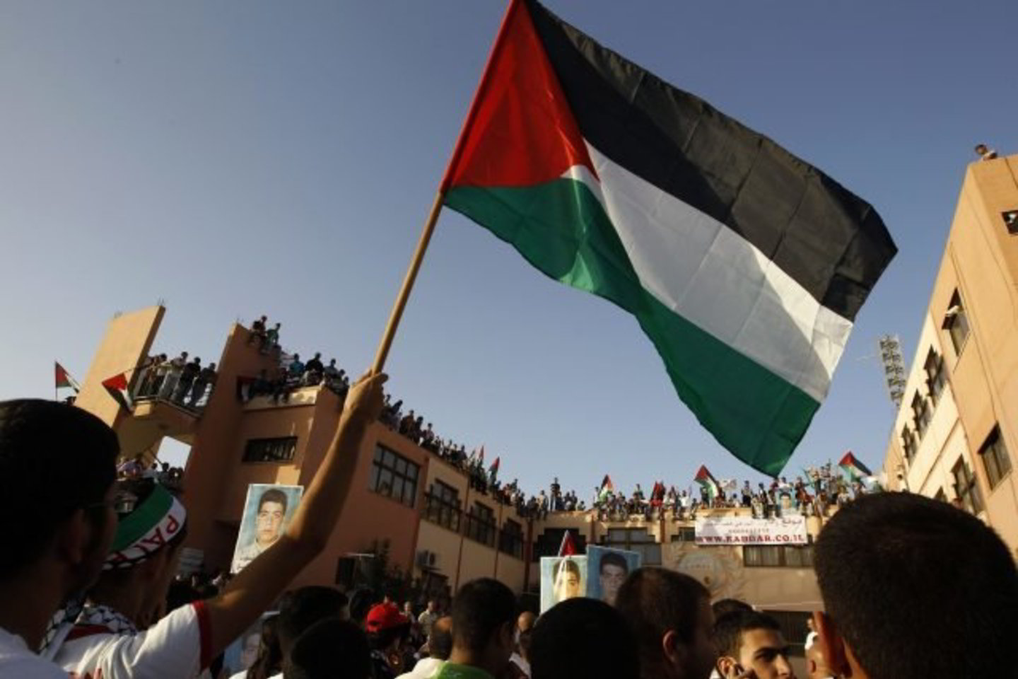15 palestiniečių buvo sulaikyti.