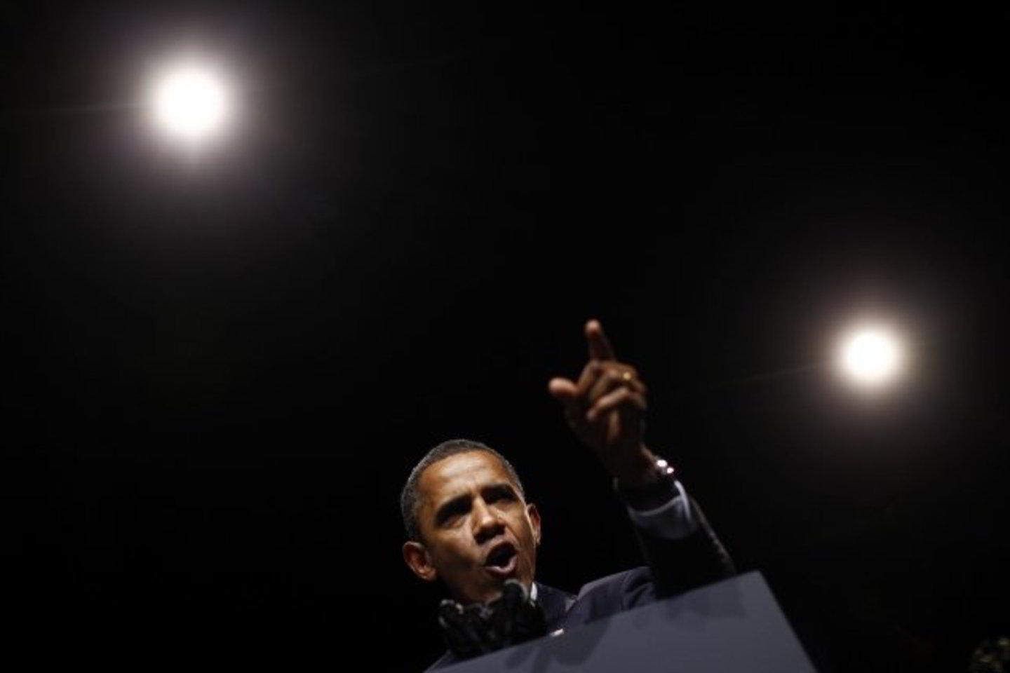 B.Obama patvirtino, jog ketina toliau laikytis jau anksčiau peržiūrėtos savo politikos dėl karo.