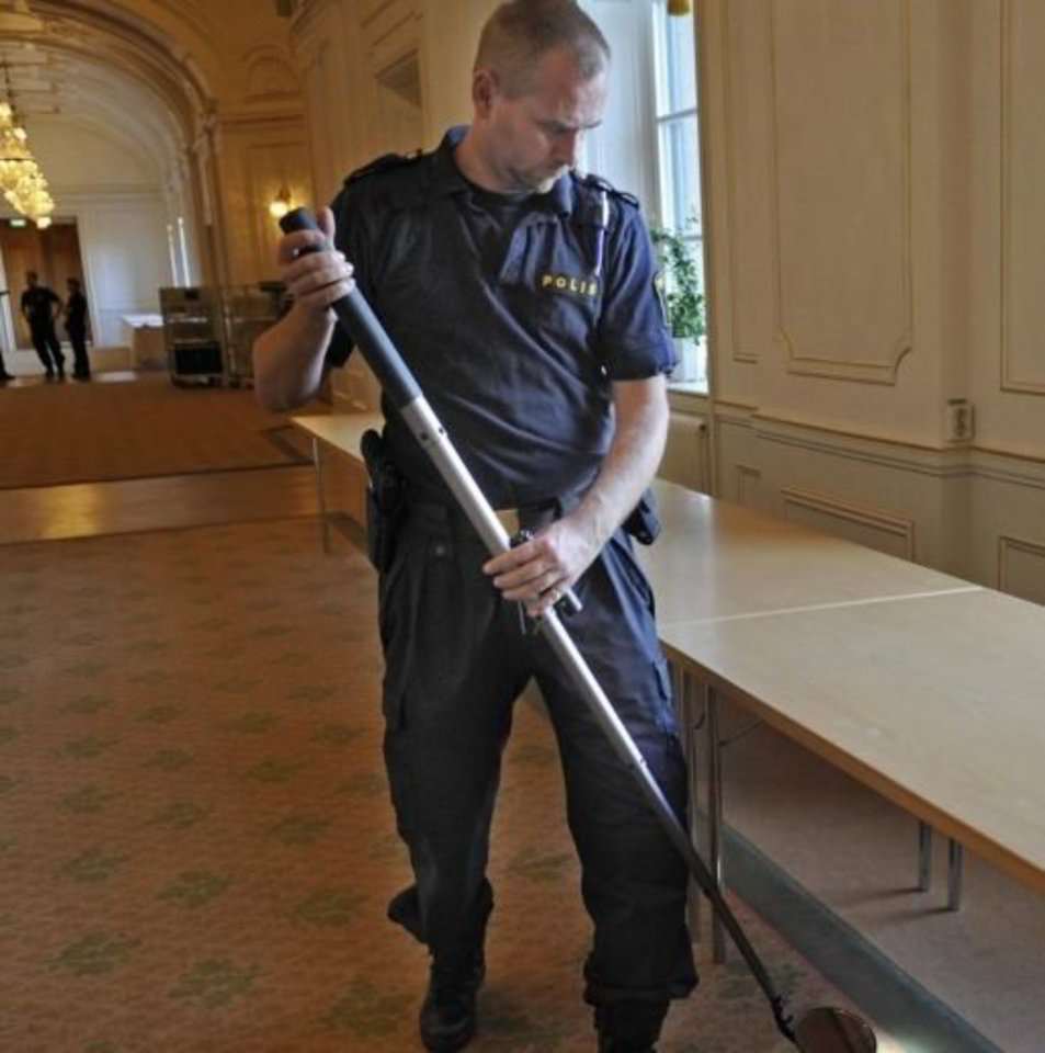Perspėjimai apie terorizmą didina policijos pareigūnų darbo krūvius.