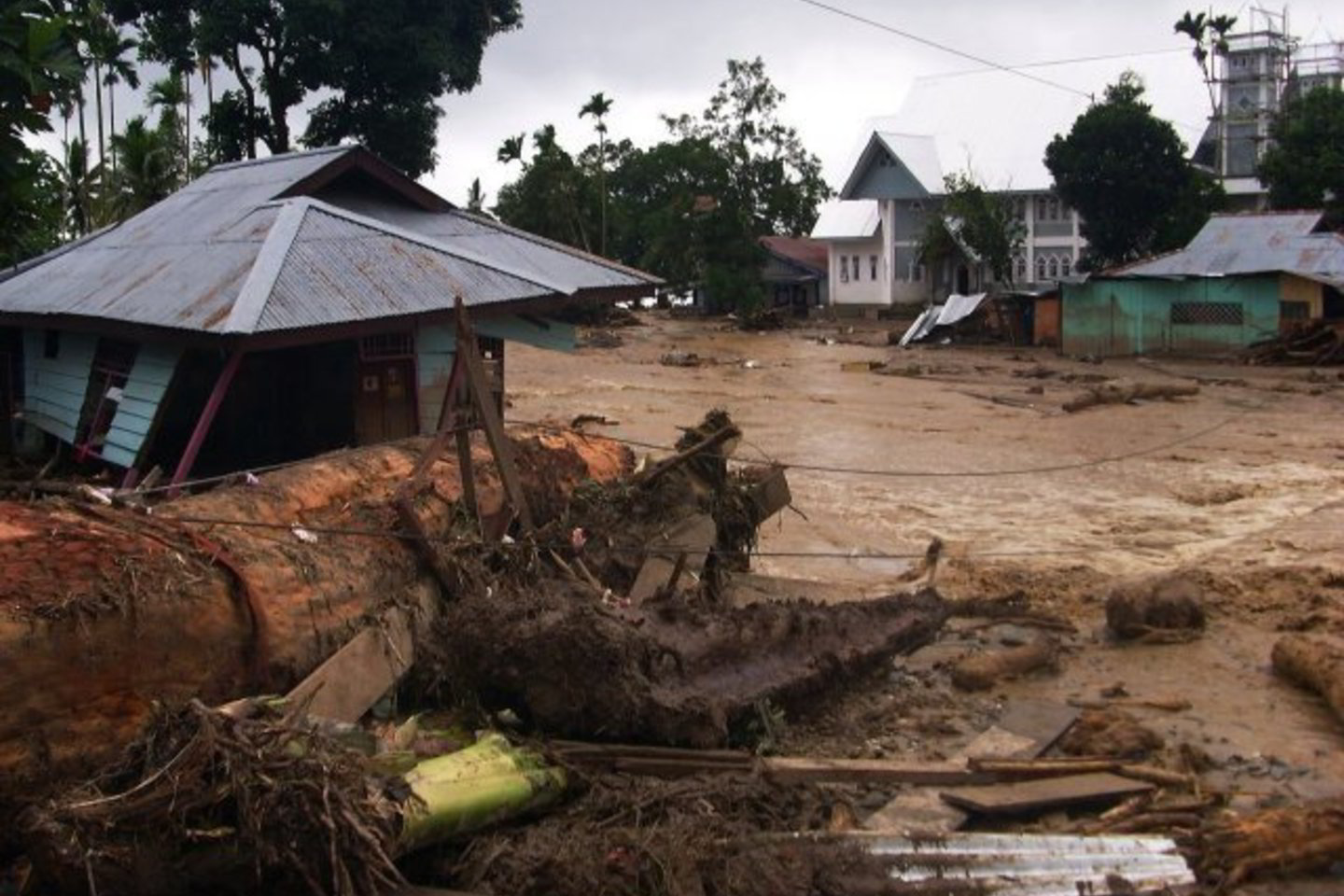 Indoneziją nusiaubė potvynis.