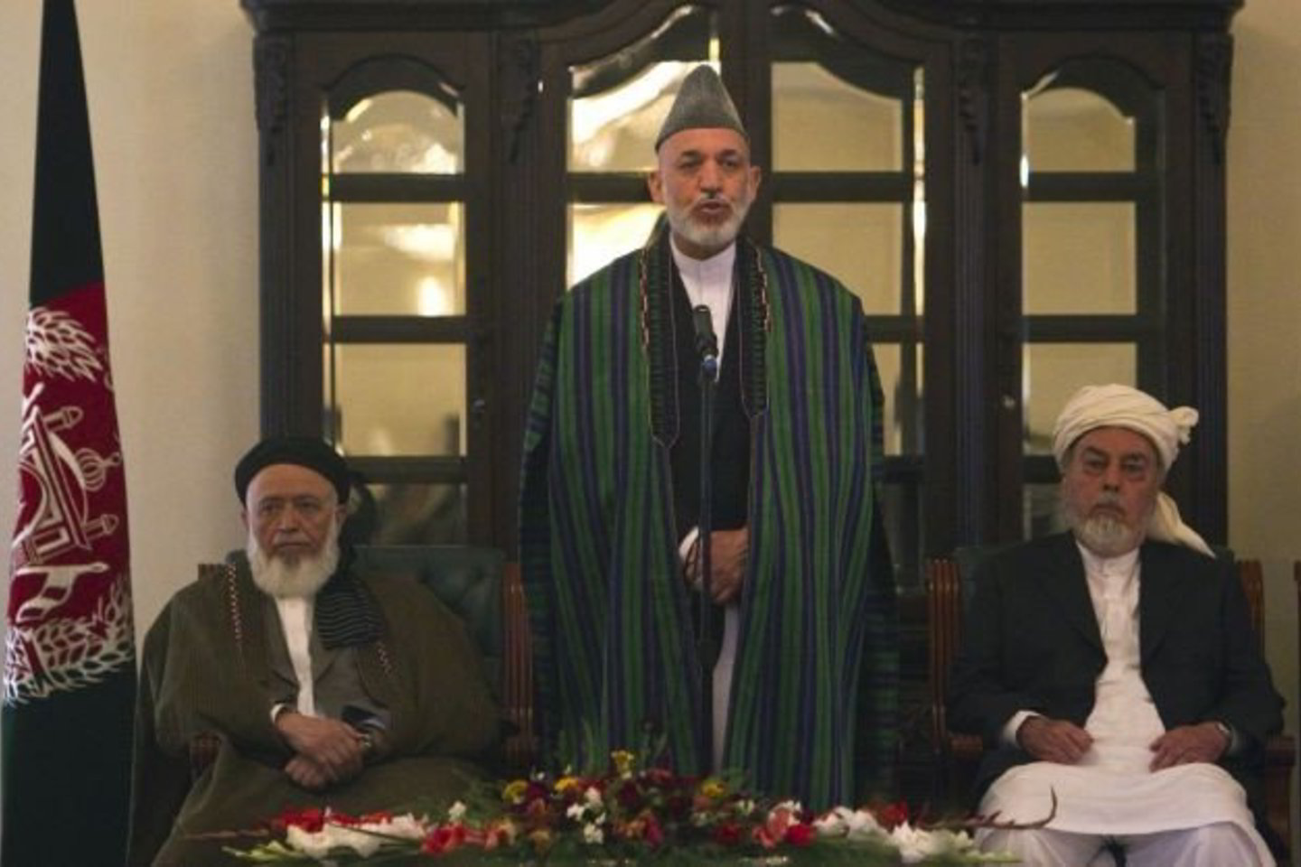 Afganistano prezidentas H.Karzai inauguravo Taikos tarybą.