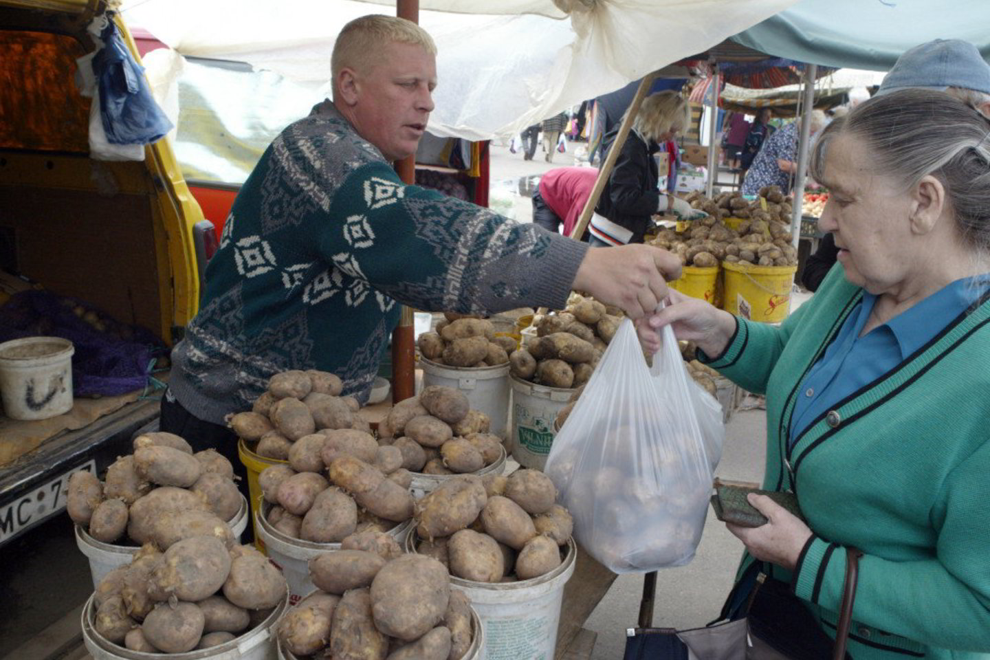 Didžiausią įtaką maisto produktų ir nealkoholinių gėrimų kainų pokyčiui turėjo 10 proc. pabrangusios daržovės ir bulvės.