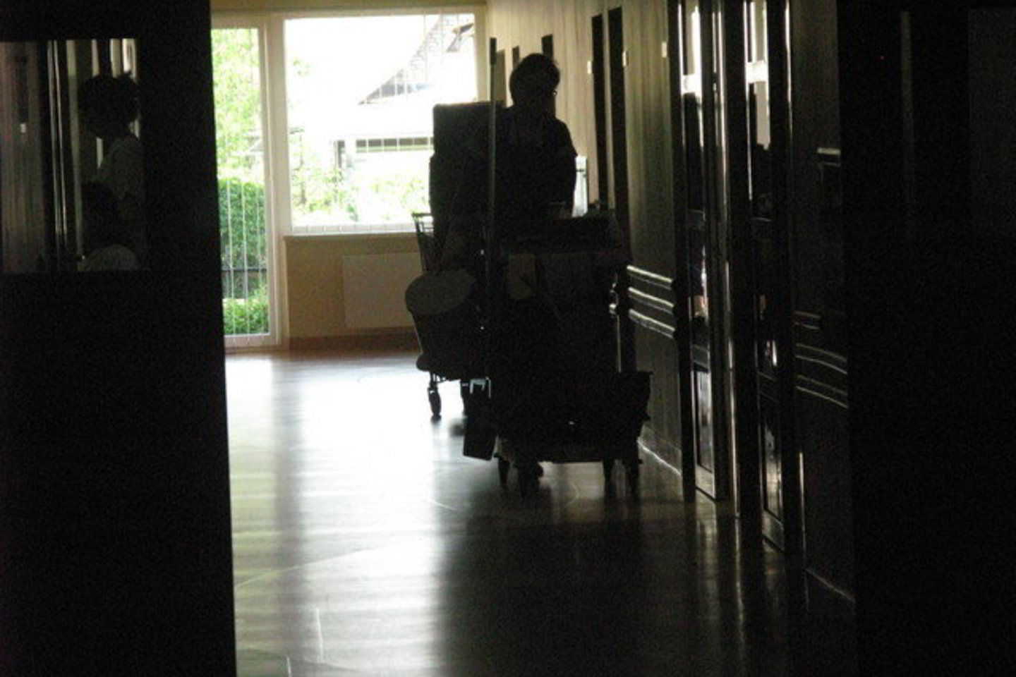 Klinikos paliatyviosios pagalbos komandą palaimino atidarymo iškilmėse dalyvavęs Panevėžio vyskupas Jonas Kauneckas.