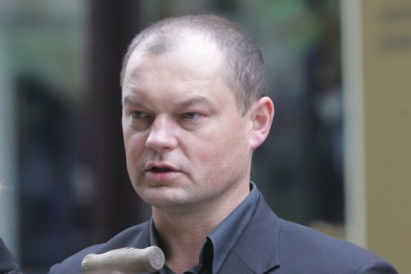 Aktyviu D.Kedžio gerbėju tapęs buvęs automobilių vagis nubaustas už tai, kad gegužės 17 dieną Garliavoje jis kartu su grupe žmonių užtvėrė išvažiavimą iš Kedžių šeimos namo kiemo.