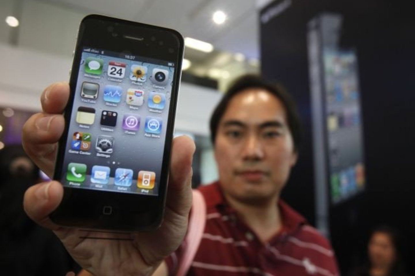 Užsienio šalių gyventojai jau išbandė "iPhone 4".