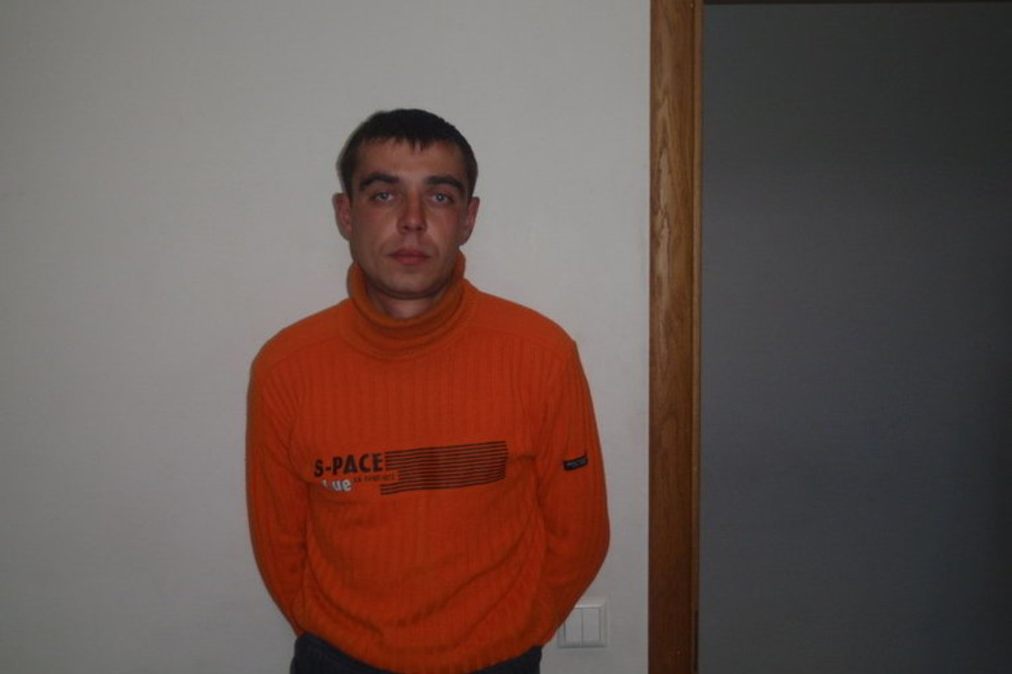 Atpažinę ar nukentėję nuo šio asmens turėtų kreiptis į policiją.