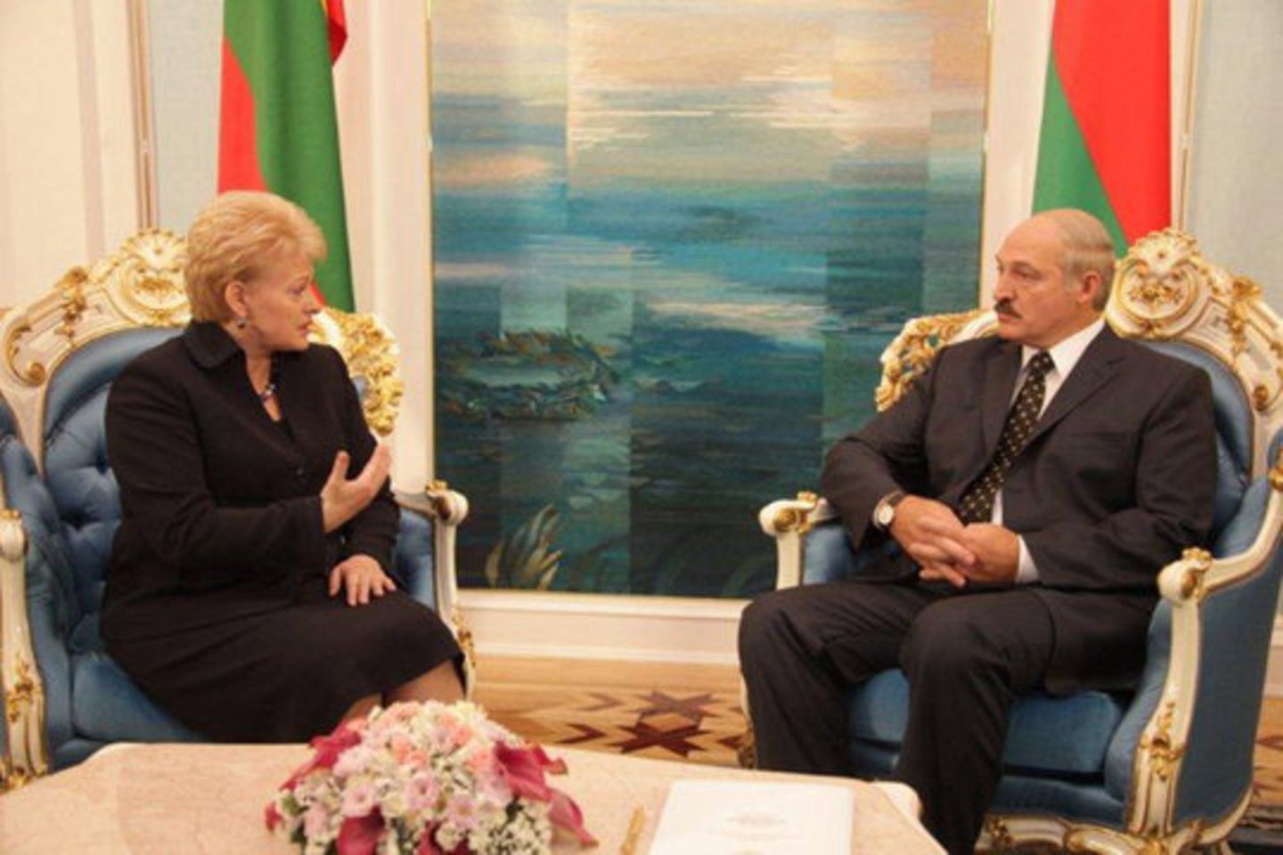 Baltarusijos prezidentas A.Lukašenka trečiadienį per bendrą spaudos konferenciją su D.Grybauskaitė pasiūlė „nustatyti elektrinės kainą ir statyti ją kartu“.