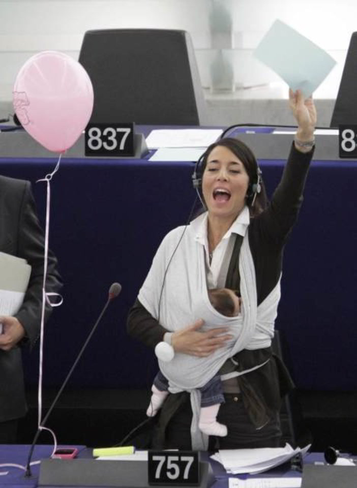 Per balsavimą aktyviai pasireiškė Licia Ronzulli.