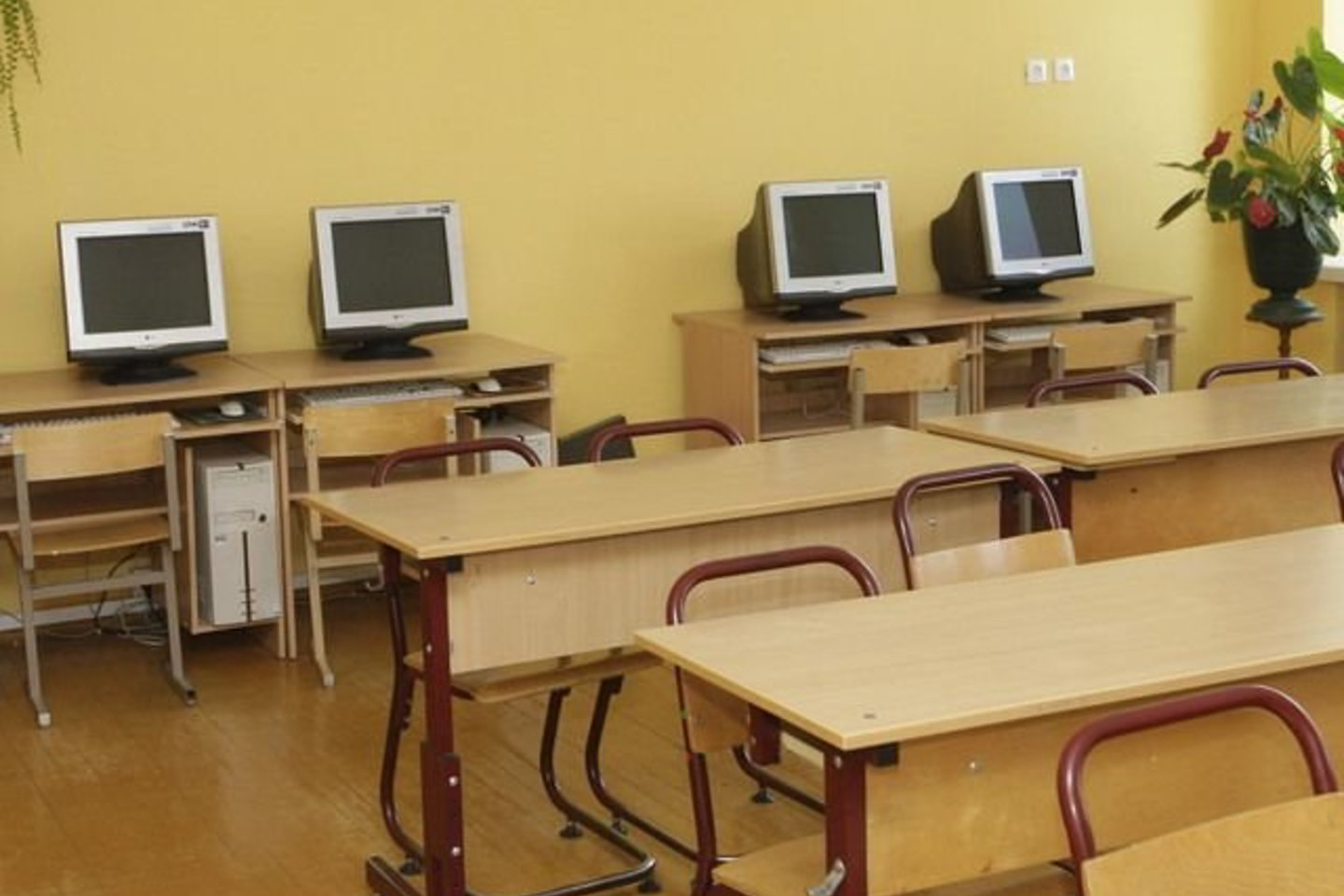 Seimo nariai suplanuotas kitų metų biudžeto lėšas nori nukreipti į savo apygardas mokyklų remontui.