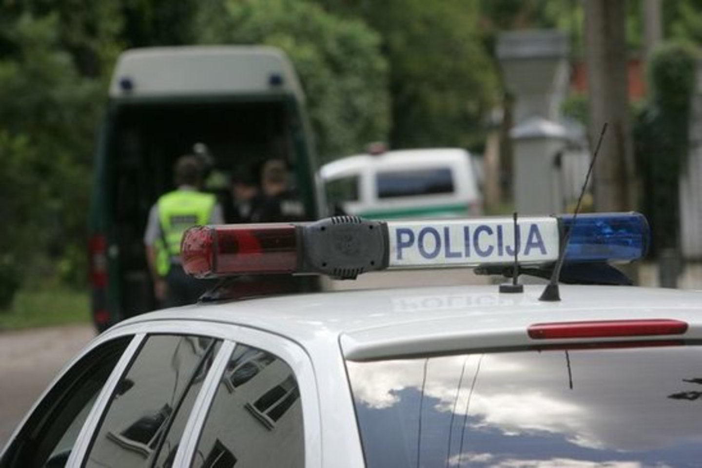 Prašoma vykdant reorganizacijas policijos įstaigose kiekvienu atveju rengti konsultacijas darbuotojams.