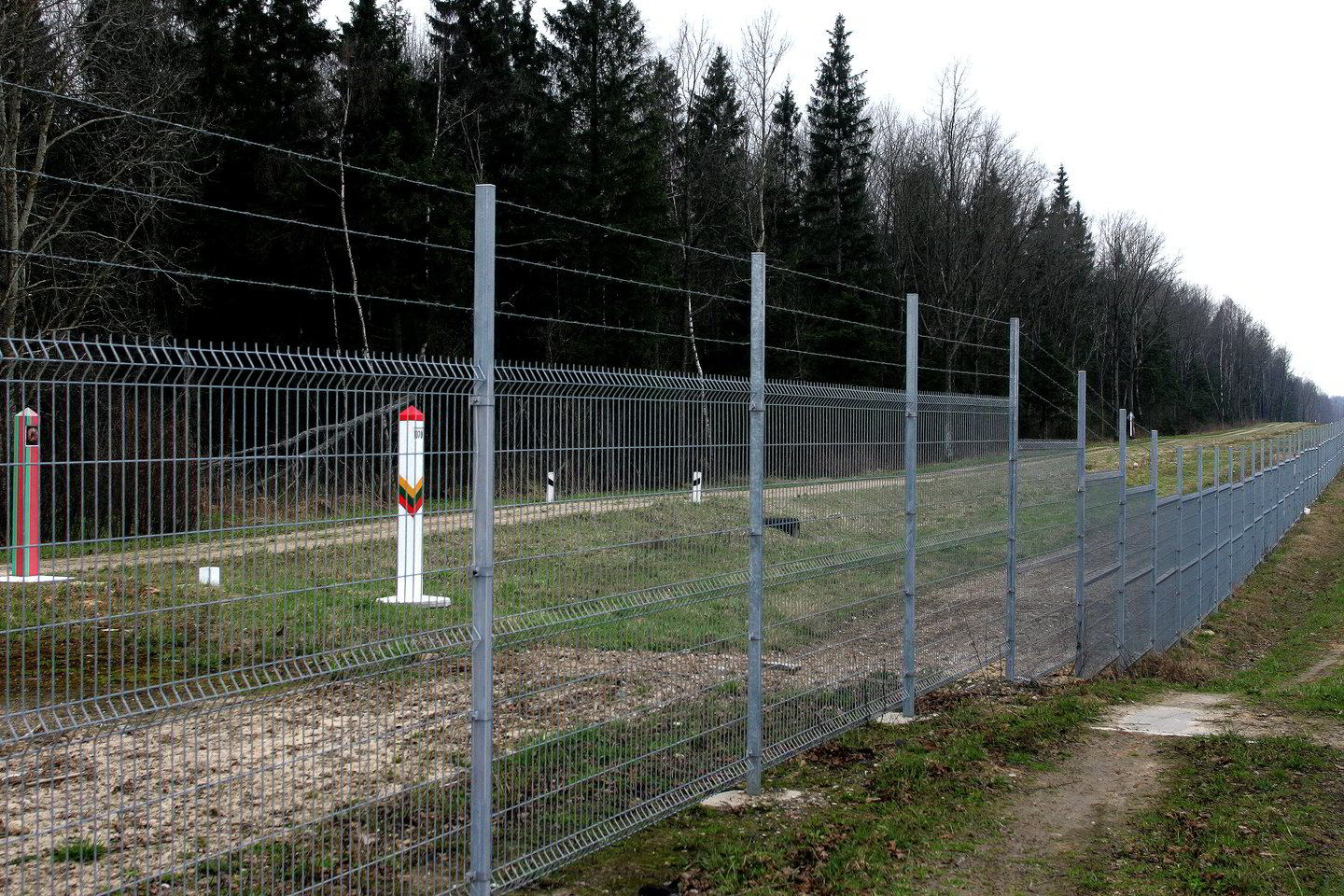 Ketvirtadienio naktį Medininkų – Kamennyj Log punkte aidėjo šūviai, vyko derybos su nusikaltėliais ir buvo sustabdytas vykstančių per sieną eismas.