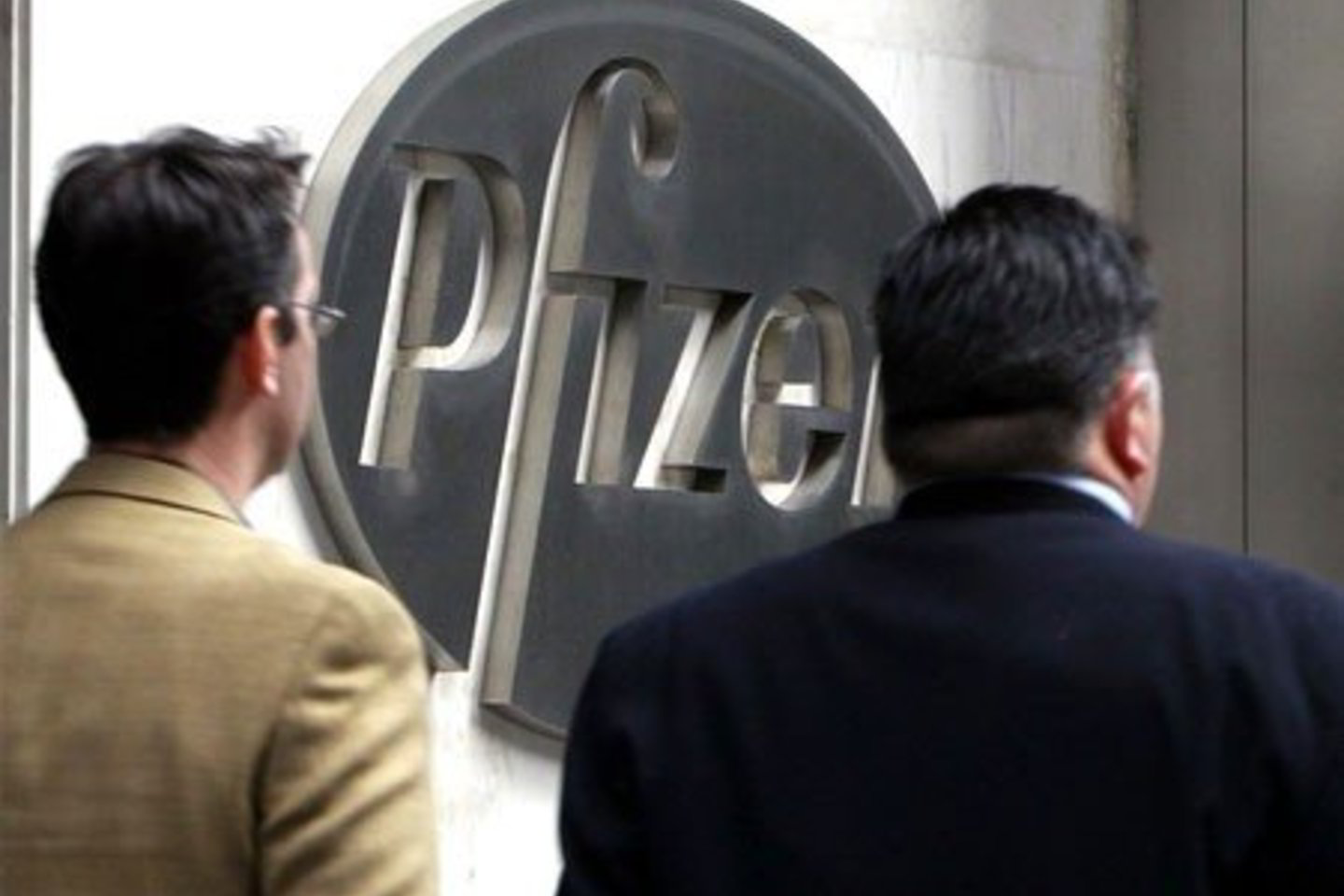 „Pfizer“ įplaukos praėjusį ketvirtį padidėjo 39 proc.