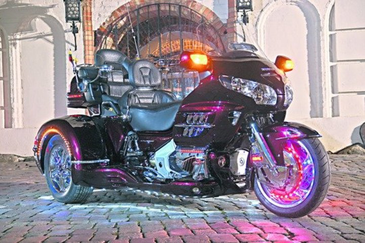 220 centimetrų A.Saboniui turbūt aktualiausia buvo prisitaikyti „Honda Goldwing” pagal savo ūgį.
