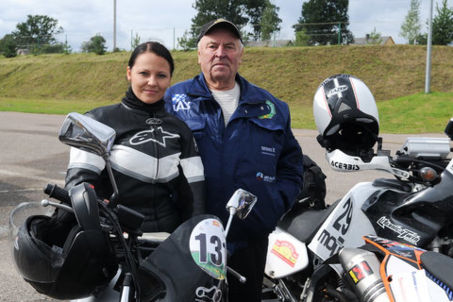 75-čio jubiliejų švenčiantis ilgametis ralių "Kauno ruduo" organizatorius Vidmantas Čiutelė su dukra Rūta, kultivuojančia motociklų sportą.