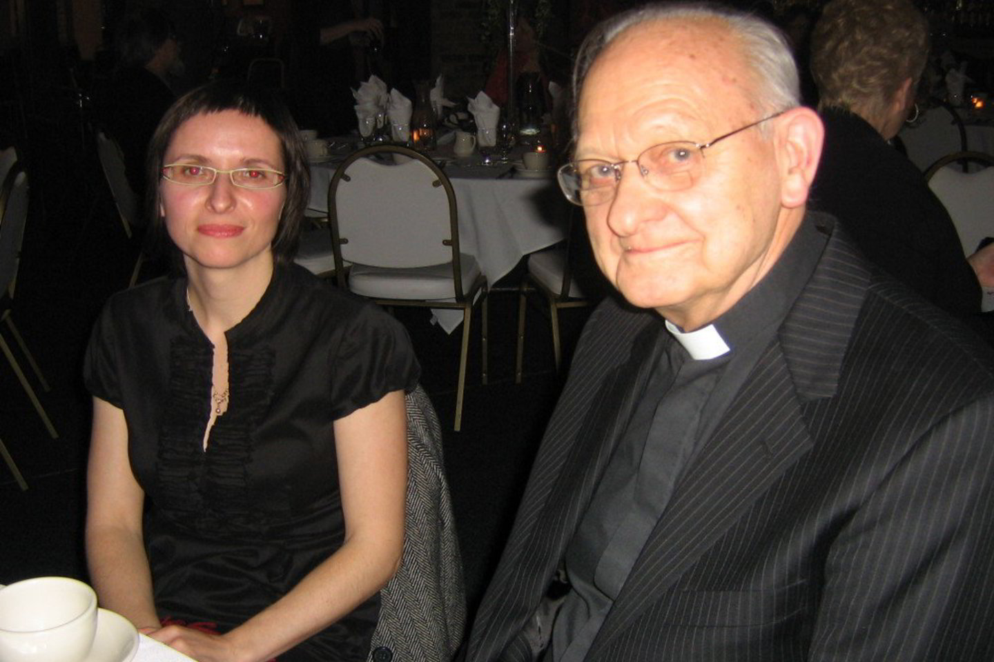 "Draugo" vyr. redaktorė Dalia Cidzikaitė su šio leidinio bendradarbiu kun. dr. Kęstučiu Trimaku.