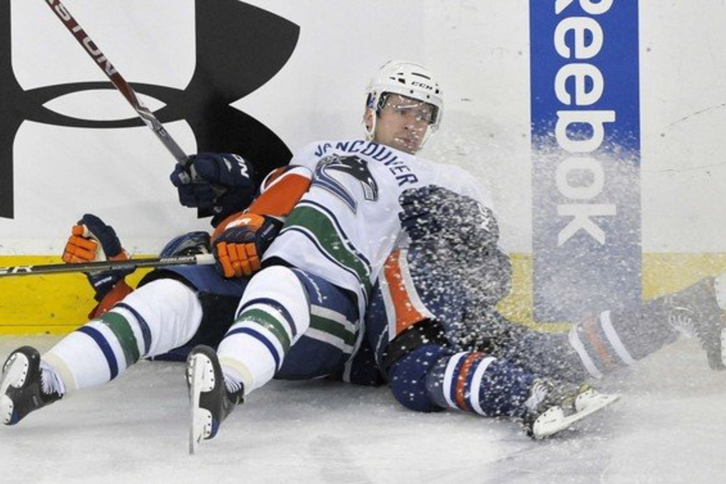 "Canucks" ledo ritulininkai skina pergales.