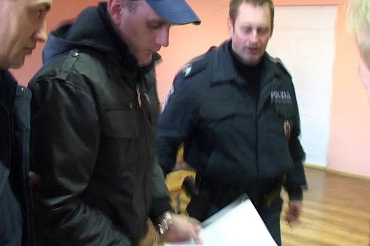 Jaunuolis 52 metų motinos sugyventinį talžė rankomis, daužė stalčiais, spardė.