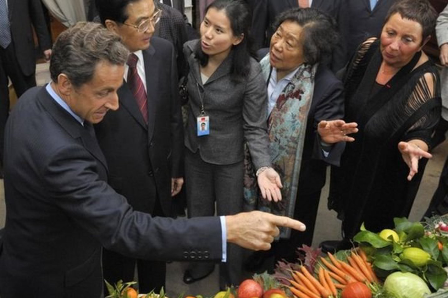 N.Sarkozy Kinijos vadovui Hu Jintao aprodė vietinį Nicos turgų.