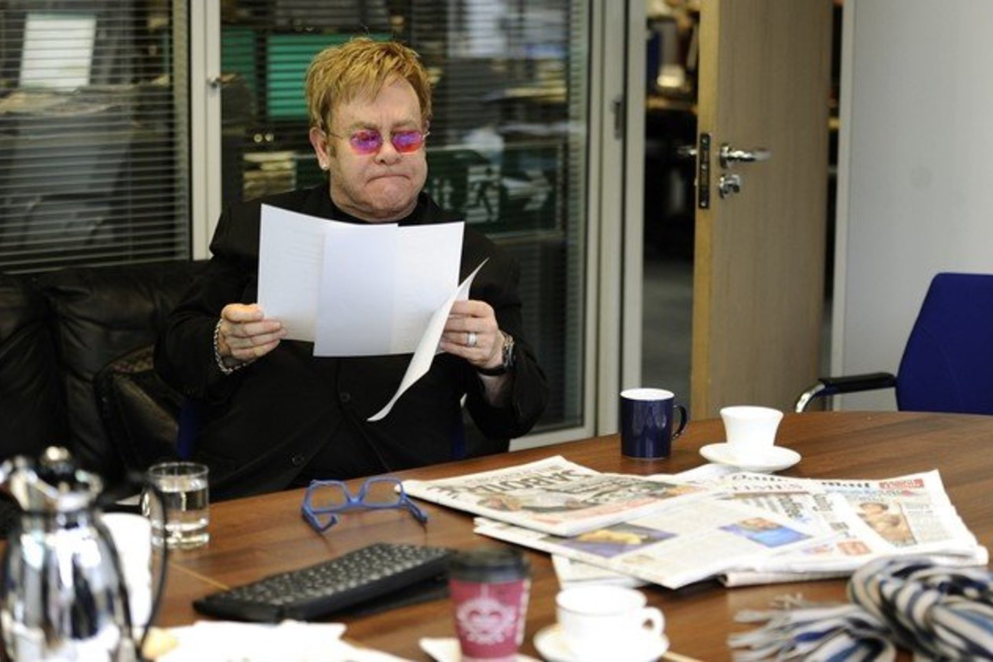 Dienai į "The Independent" redaktoriaus kėdę sėdo E.Johnas.