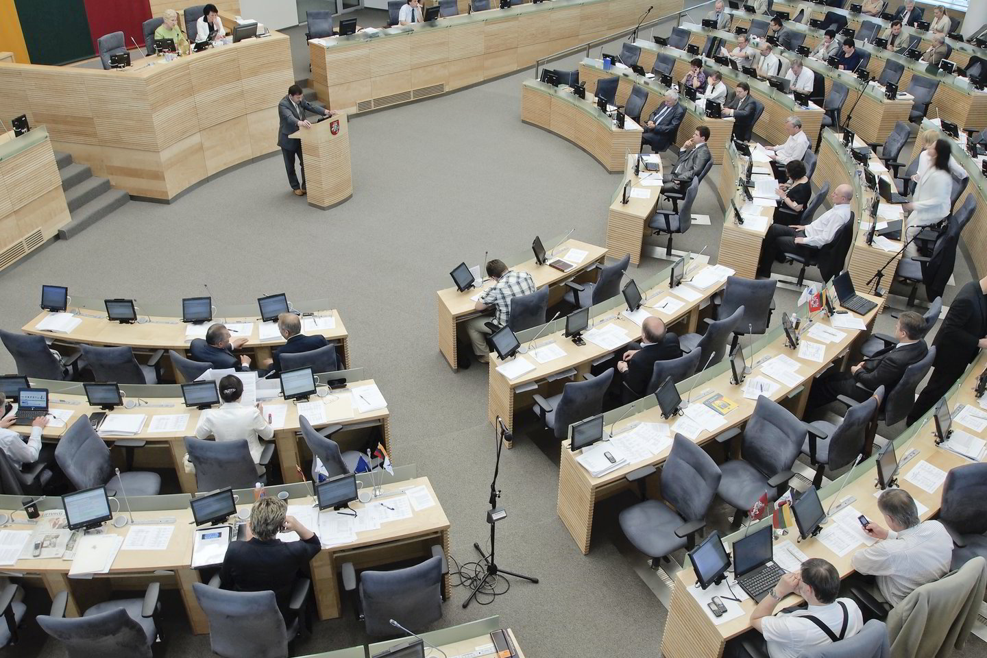Opozicija siūlo nuo 2011-ųjų pradžios vėl padidinti pensijas.