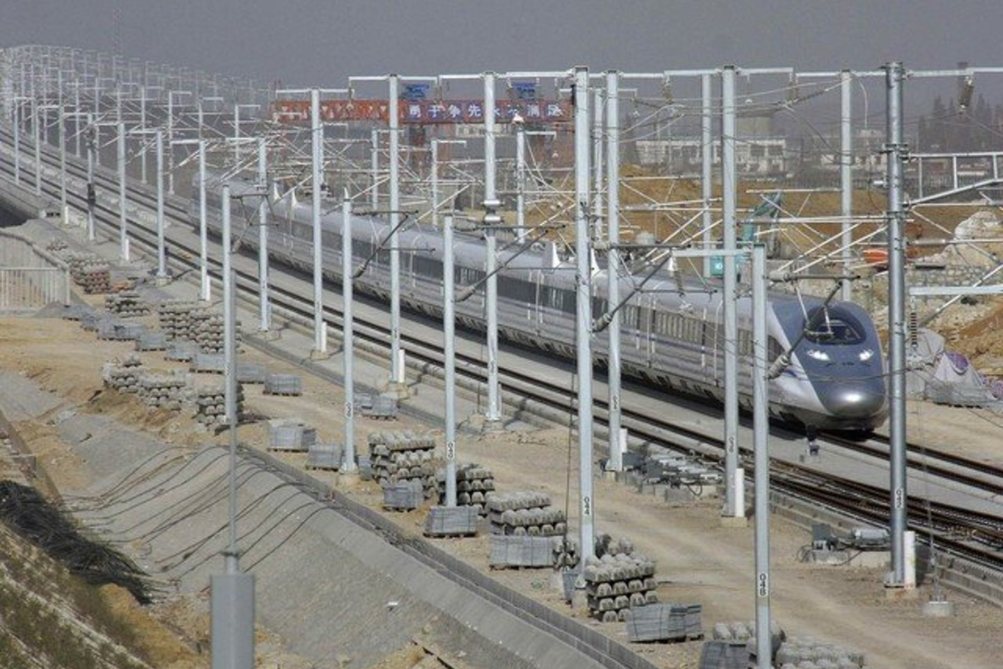 Kinijoje sukurtas ir pagamintas traukinys „CRH 380A“, pavadintas „Harmonija“.